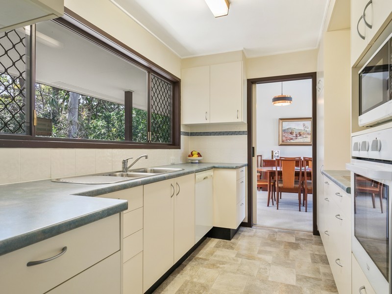 13 Ootana Street, Chapel Hill QLD 4069