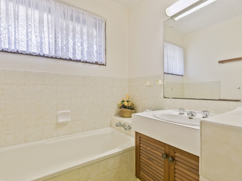 13 Ootana Street, Chapel Hill QLD 4069