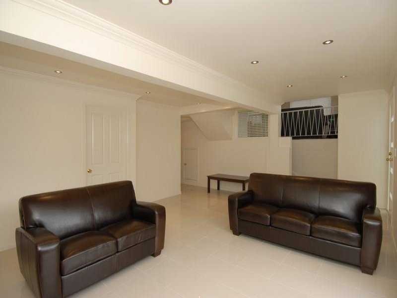 51 Dumbarton Drive, Kenmore QLD 4069