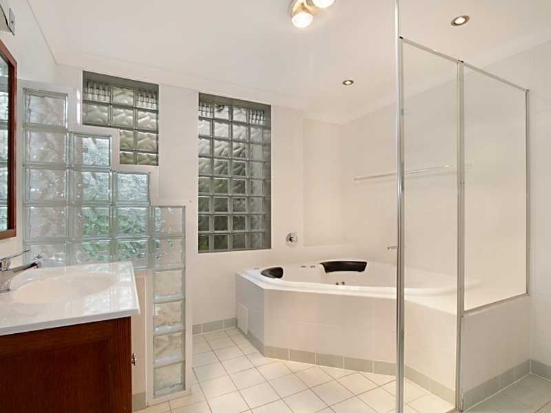 43 Kenmore Road, Kenmore QLD 4069