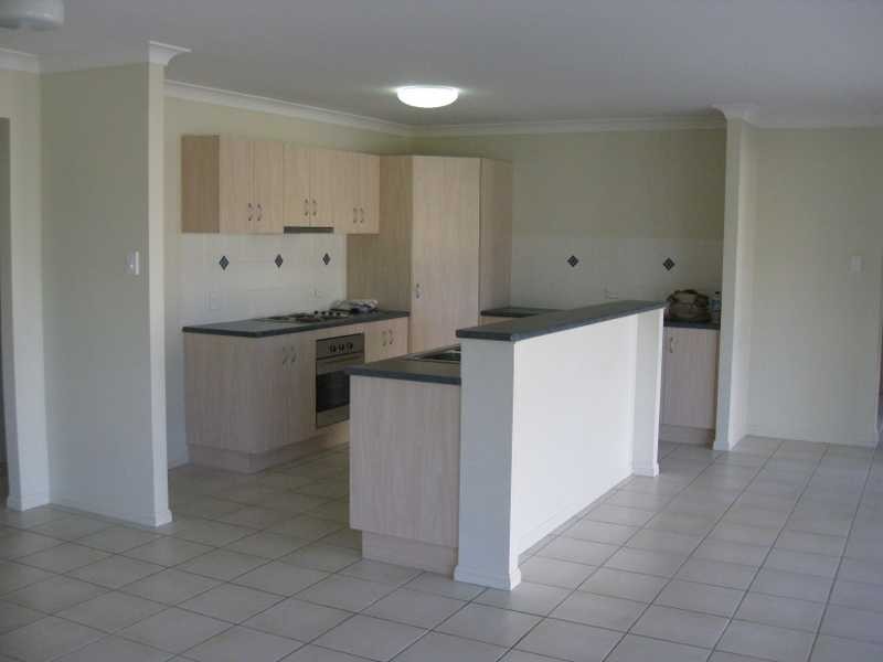 34 Goldencrest Pl, Bellbowrie QLD 4070