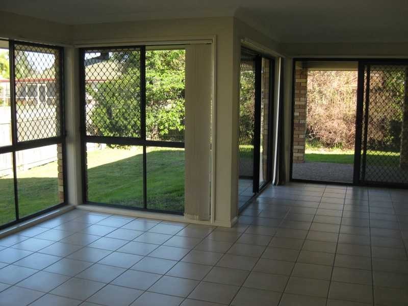 34 Goldencrest Pl, Bellbowrie QLD 4070