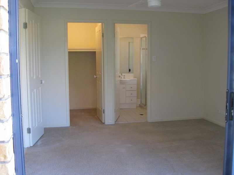 34 Goldencrest Pl, Bellbowrie QLD 4070