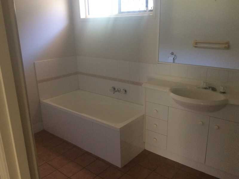 11 Palm Street, Kenmore QLD 4069