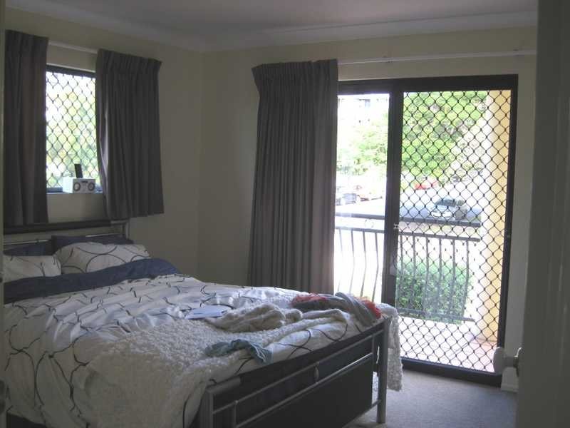 Unit 2/11 Holland Street, Toowong QLD 4066