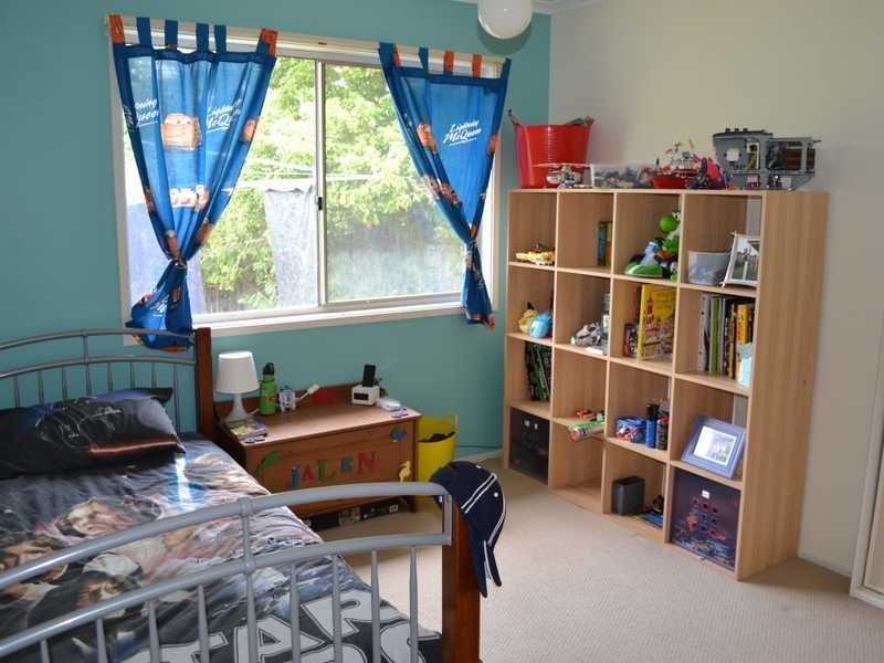 5 Sapphire Court, Kenmore QLD 4069