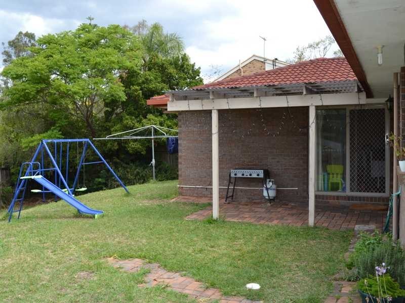 5 Sapphire Court, Kenmore QLD 4069