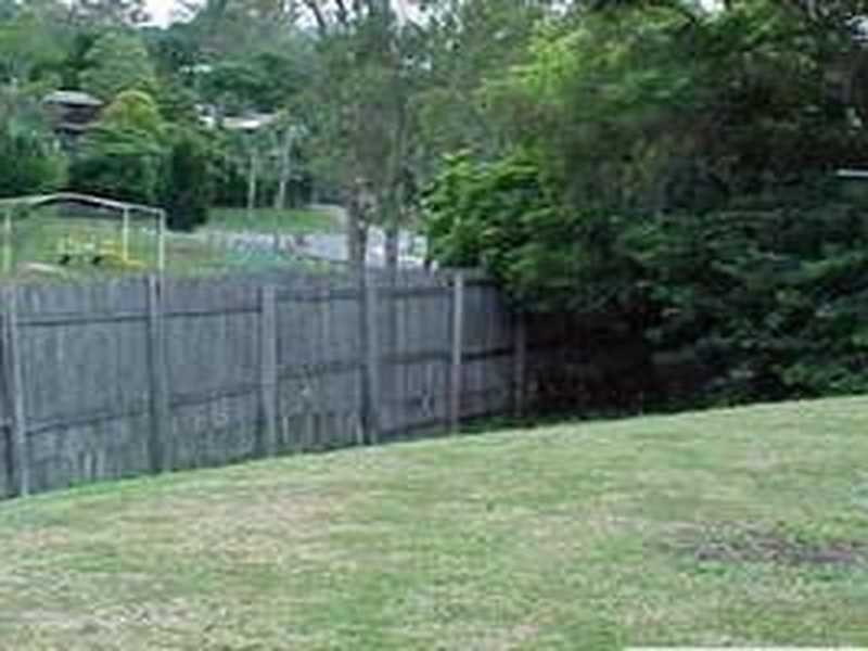 5 Sapphire Court, Kenmore QLD 4069