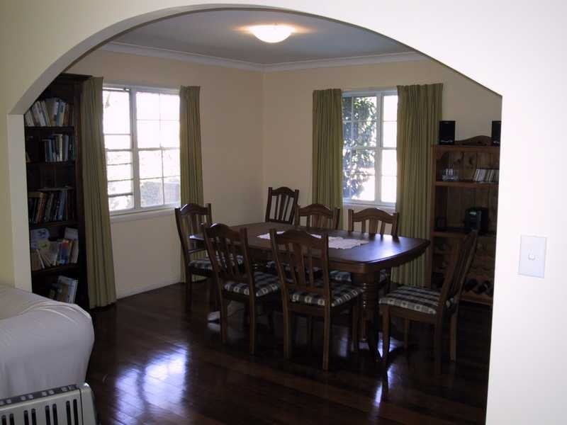 17 Greenford St, Chapel Hill QLD 4069