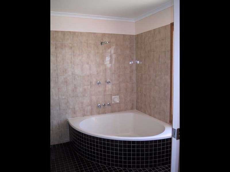 17 Greenford St, Chapel Hill QLD 4069