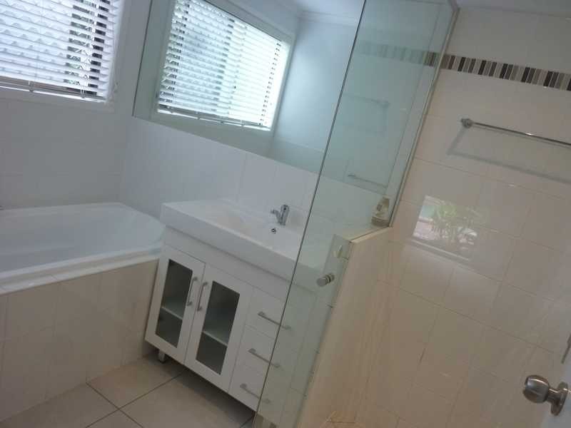 10 Diamantina Street, Chapel Hill QLD 4069