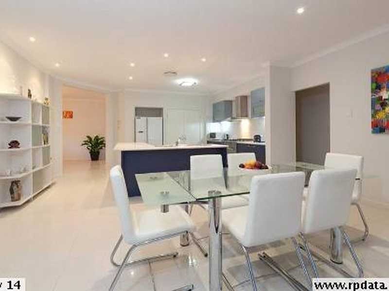 32 Serene Place, Fig Tree Pocket QLD 4069