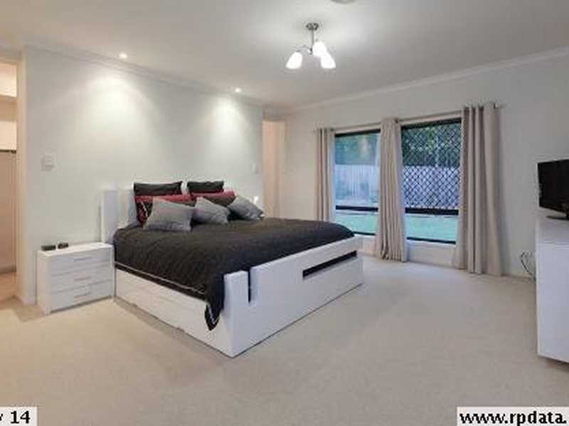 32 Serene Place, Fig Tree Pocket QLD 4069