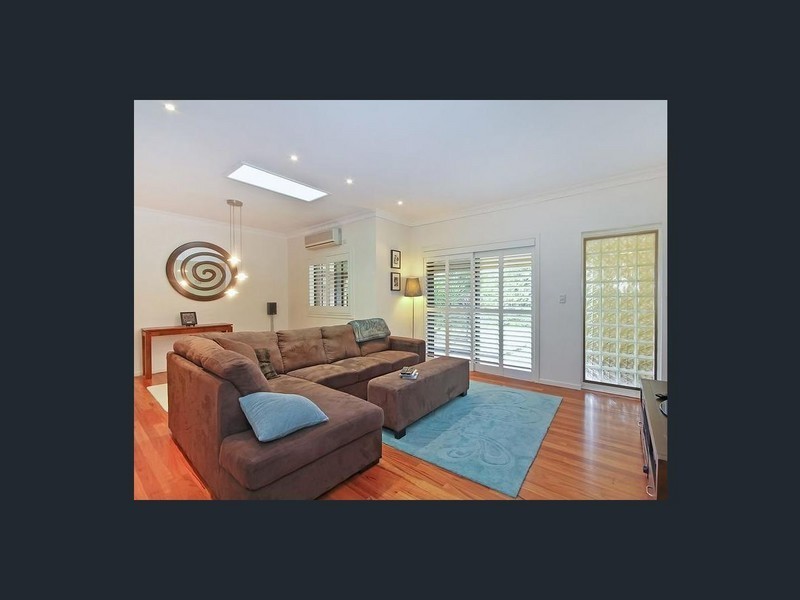 21 Mirbelia Street, Kenmore Hills QLD 4069