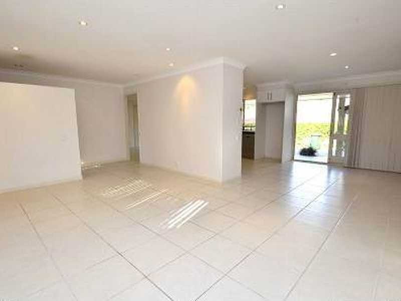 20 Glen Frew Street, Kenmore QLD 4069