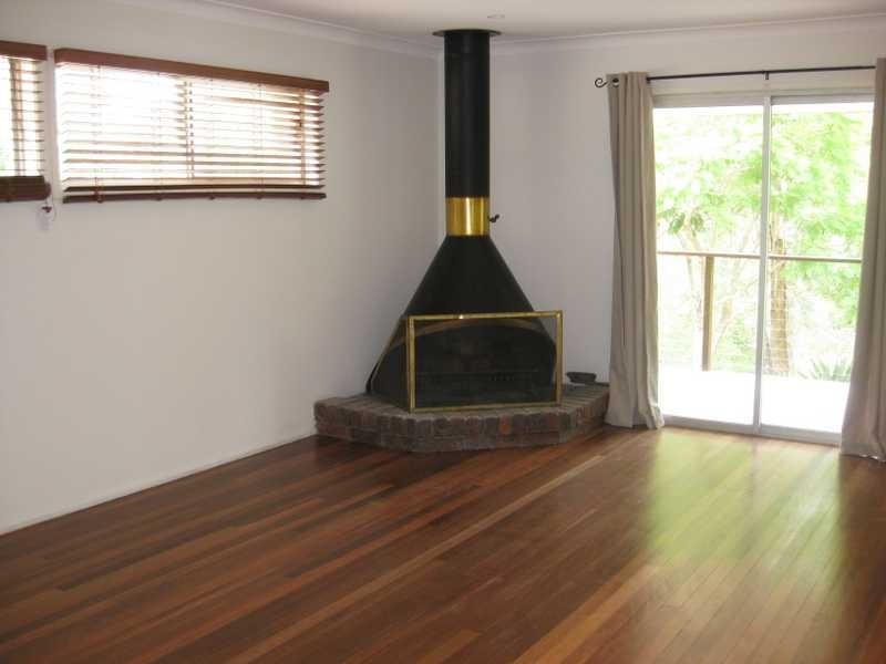 6 Vyner Street, Pinjarra Hills QLD 4069