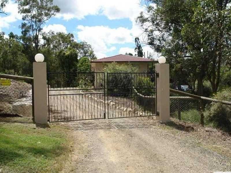 6 Vyner Street, Pinjarra Hills QLD 4069