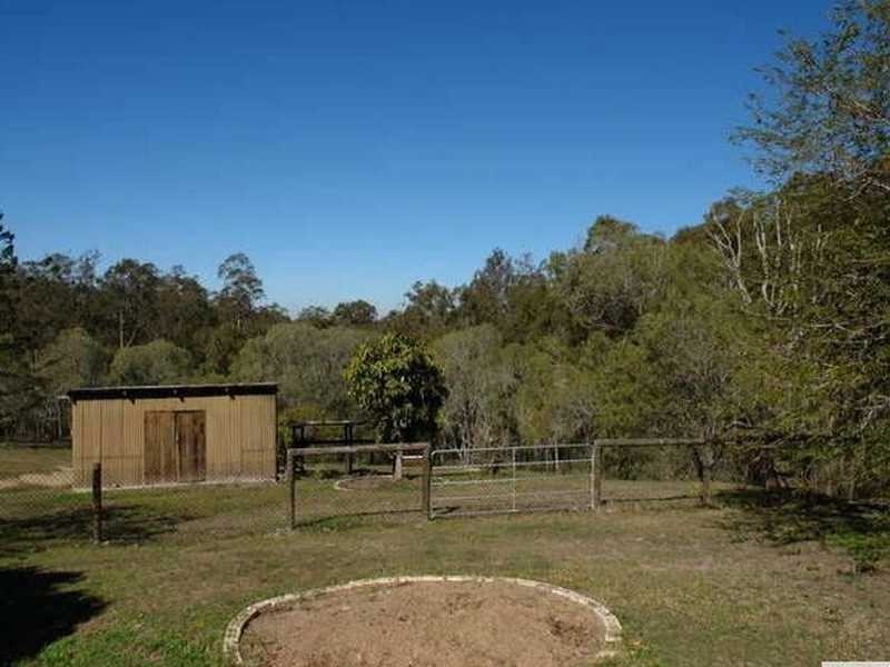 6 Vyner Street, Pinjarra Hills QLD 4069