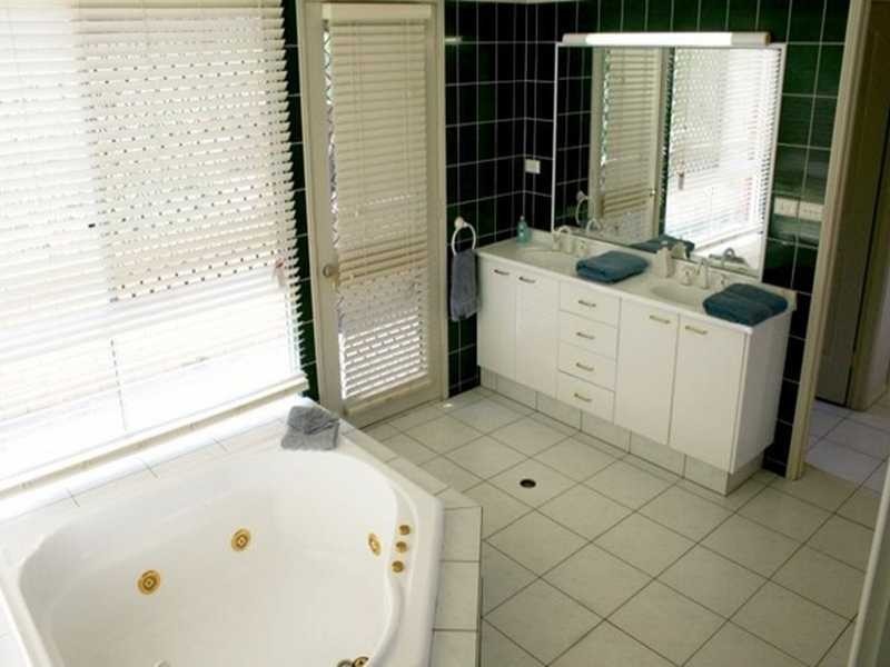 52 Banksia Road, Mount Crosby QLD 4306