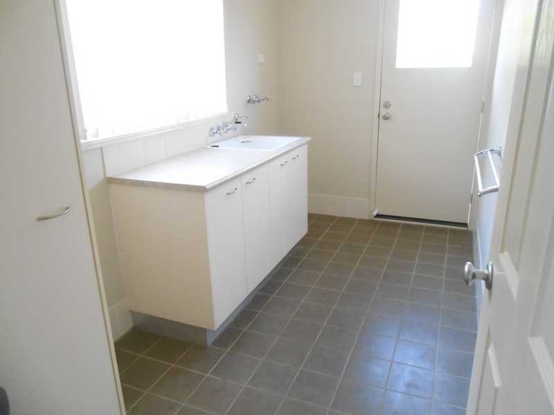 54 Lagoon Cres, Bellbowrie QLD 4070
