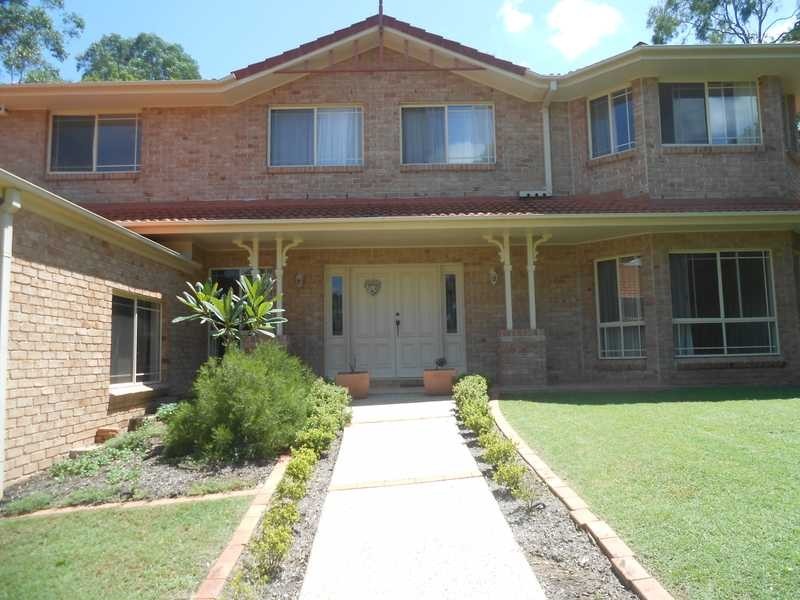 25 Regency Place, Kenmore Hills QLD 4069