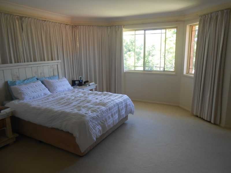 25 Regency Place, Kenmore Hills QLD 4069