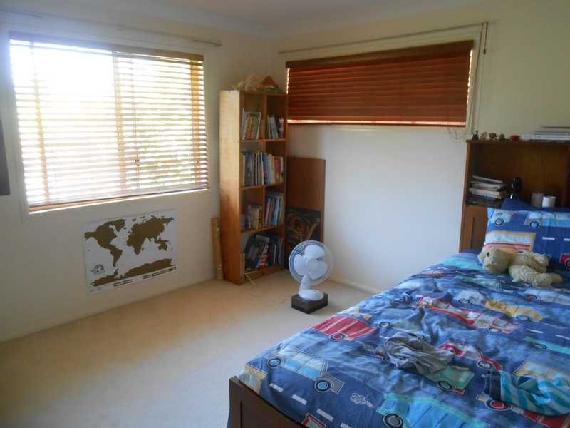 25 Regency Place, Kenmore Hills QLD 4069