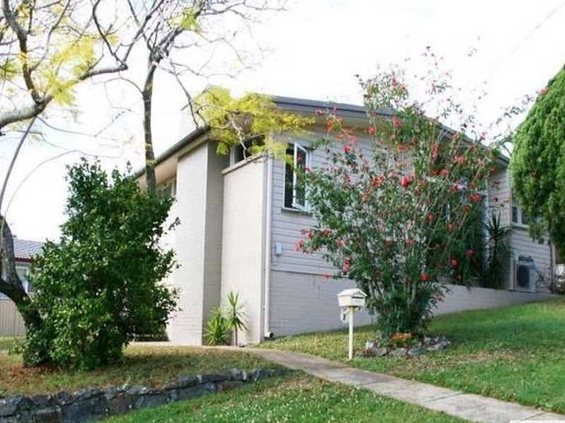 5 Lowanna Street, Kenmore QLD 4069