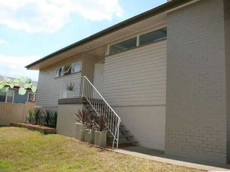 5 Lowanna Street, Kenmore QLD 4069