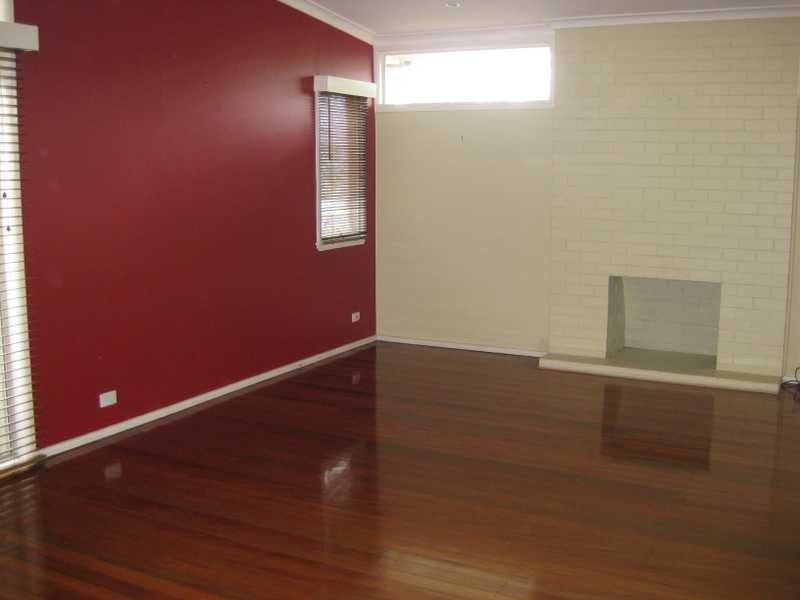 5 Lowanna Street, Kenmore QLD 4069