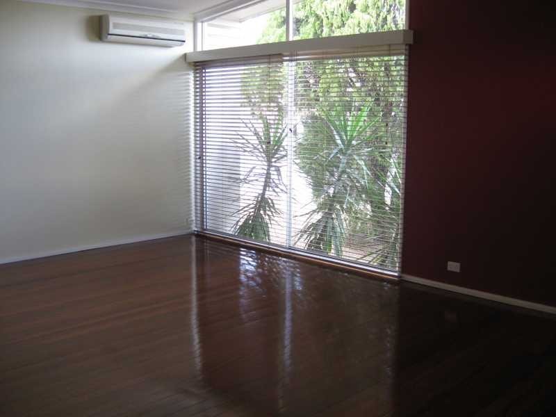 5 Lowanna Street, Kenmore QLD 4069