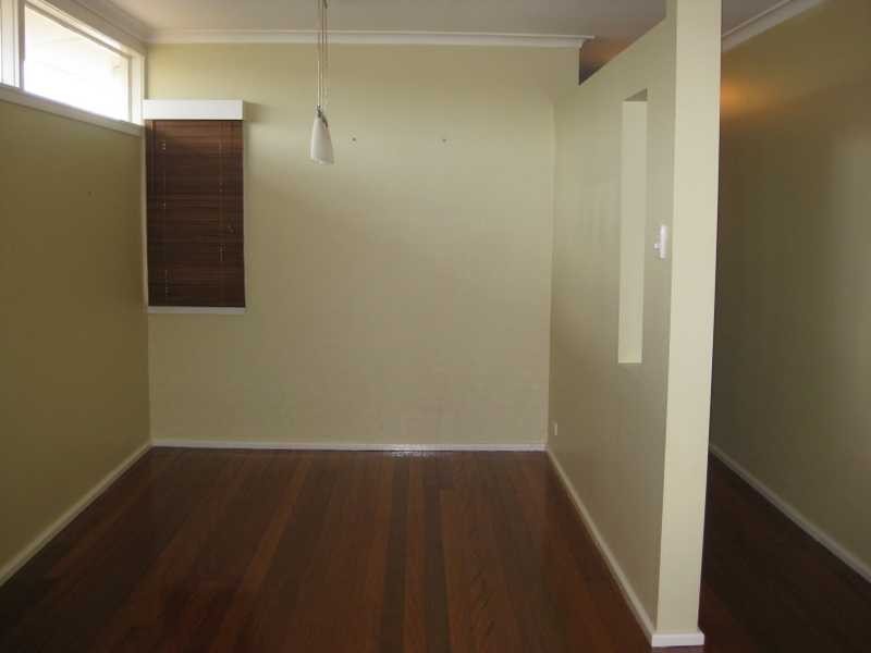 5 Lowanna Street, Kenmore QLD 4069