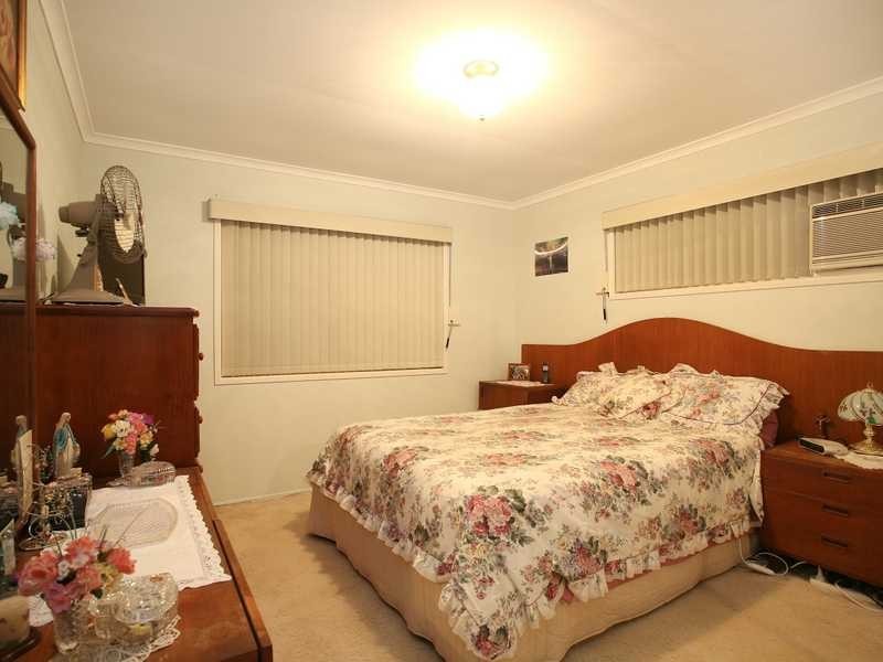 4 GLENDON CT, Kallangur QLD 4503