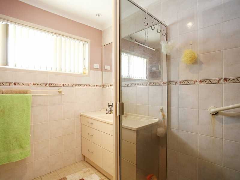 4 GLENDON CT, Kallangur QLD 4503