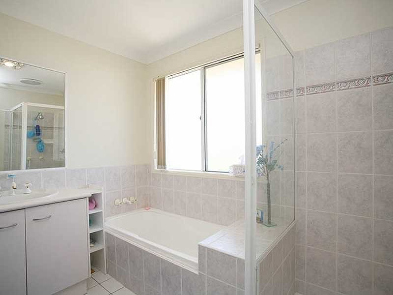 40 Winter Rd, Kallangur QLD 4503