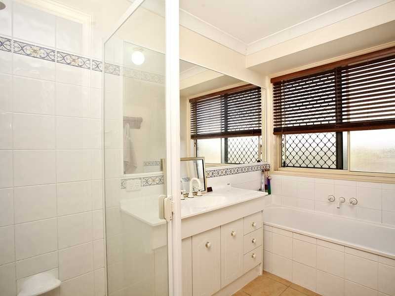 8 KALAMOUN CT, Dakabin QLD 4503