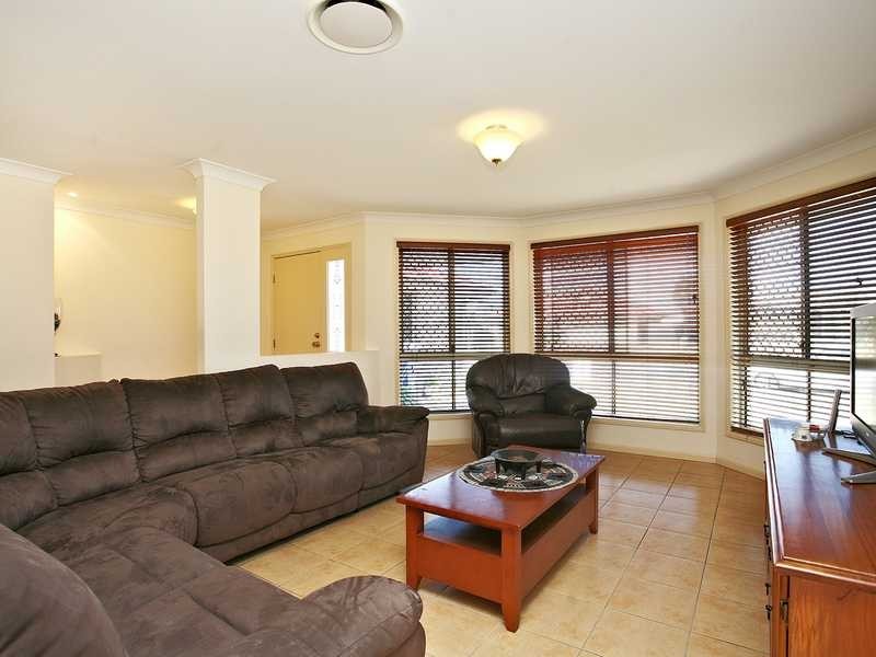 8 KALAMOUN CT, Dakabin QLD 4503