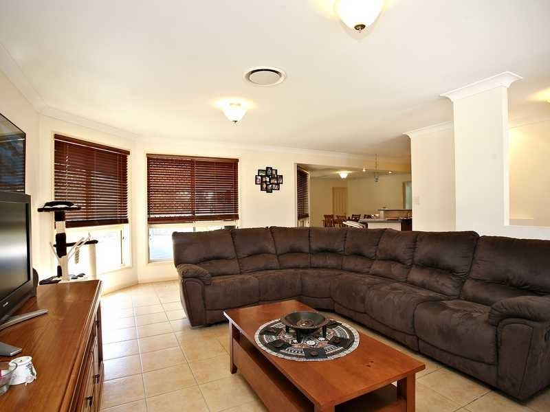 8 KALAMOUN CT, Dakabin QLD 4503