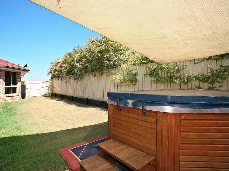 8 KALAMOUN CT, Dakabin QLD 4503