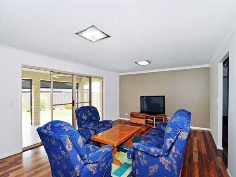 44 WHITEHORSE RD, Dakabin QLD 4503