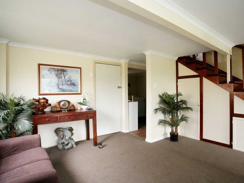 11 LADYBIRD ST, Kallangur QLD 4503