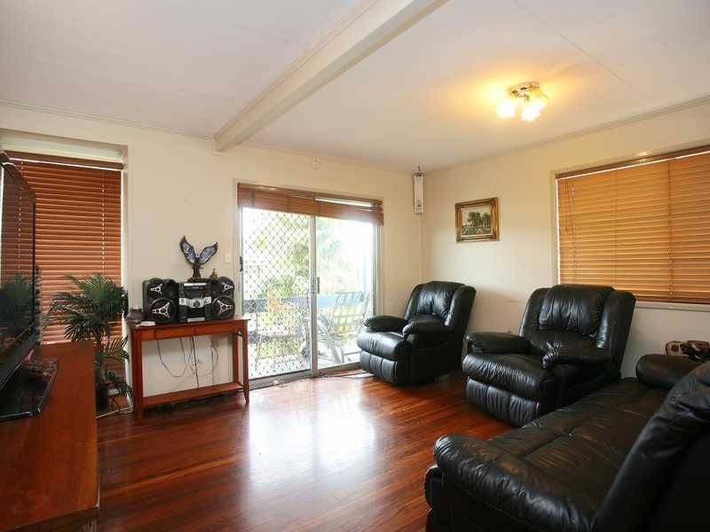 11 LADYBIRD ST, Kallangur QLD 4503