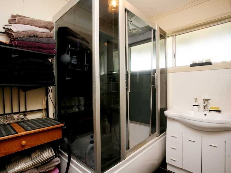 11 LADYBIRD ST, Kallangur QLD 4503