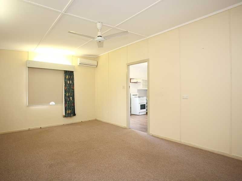 98 SCHOOL RD, Kallangur QLD 4503