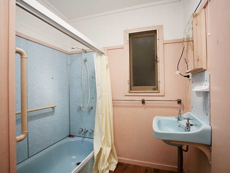 98 SCHOOL RD, Kallangur QLD 4503