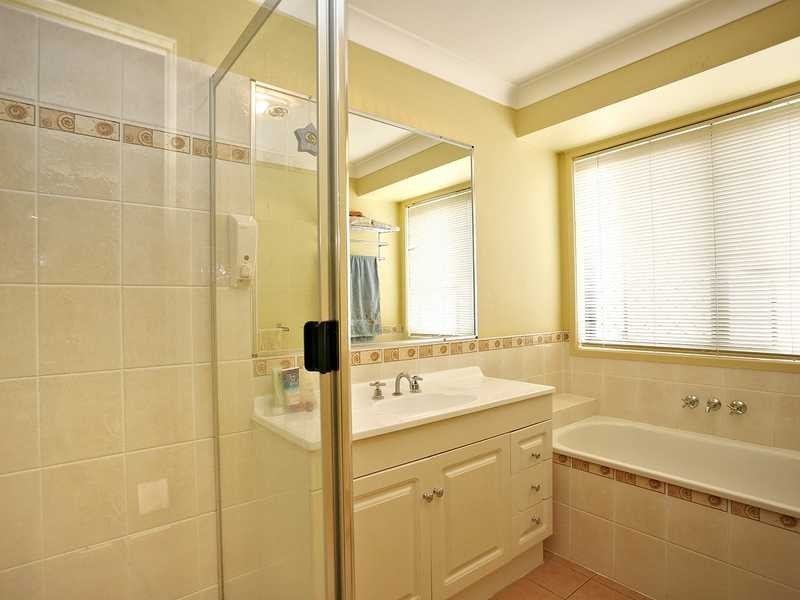 63 Whitehorse Rd, Kallangur QLD 4503