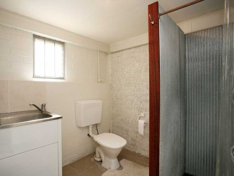 5 NARANGBA RD, Kallangur QLD 4503