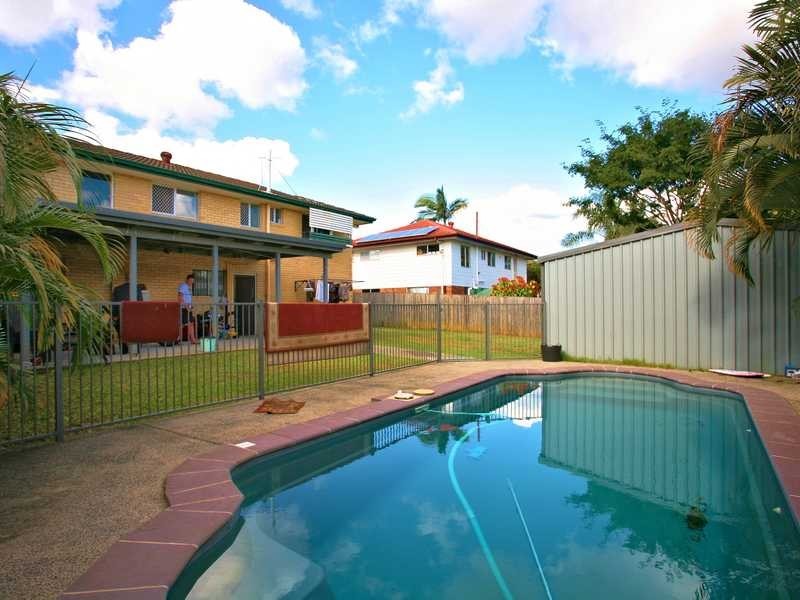 19 LINTONE ST, Kallangur QLD 4503