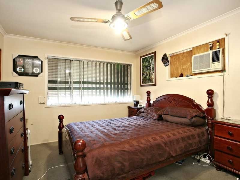 19 LINTONE ST, Kallangur QLD 4503