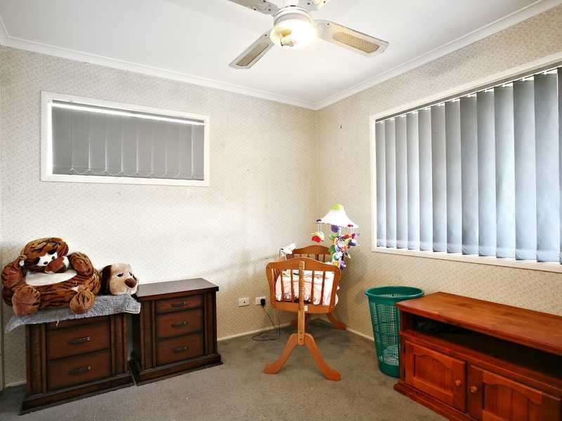 19 LINTONE ST, Kallangur QLD 4503